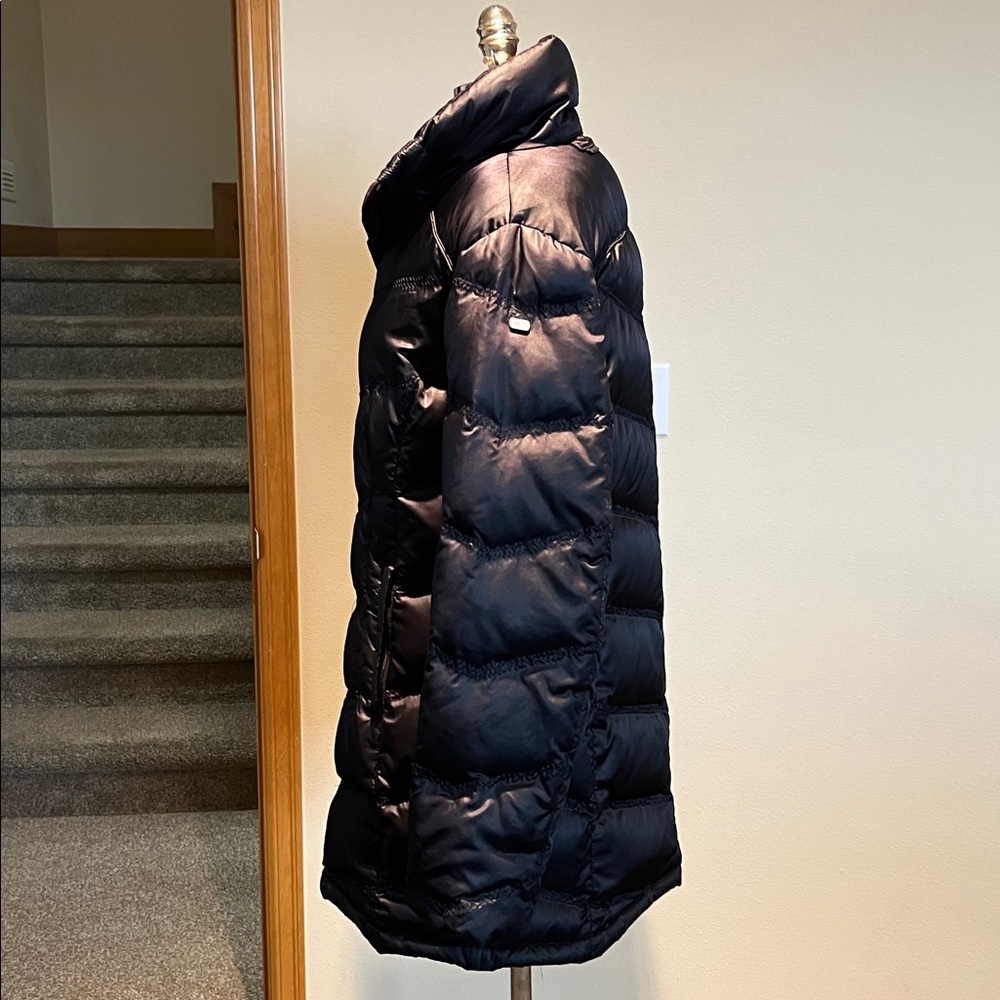 NILS Resort Collection Goose Down Long Puffer Jacket in Midnight Black. - Picture 6 of 14